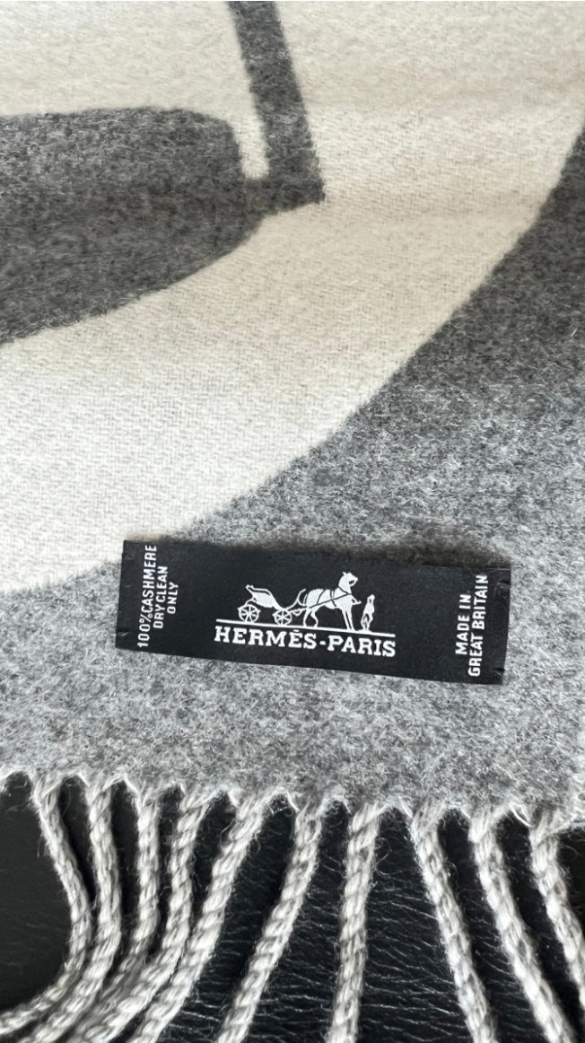 Hermes - Brand new cashmere scarf