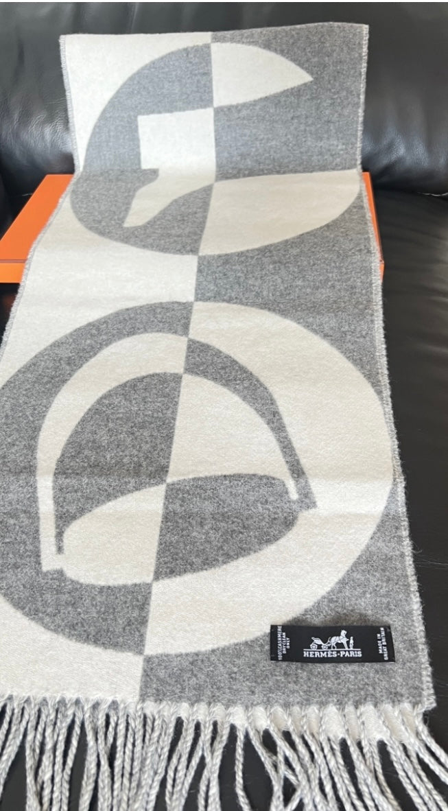 Hermes - Brand new cashmere scarf